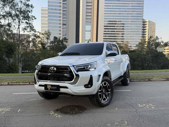 TOYOTA HILUX 2.8 D-4D TURBO DIESEL CD SRX PLUS 4X4 AUTOMÁTICO